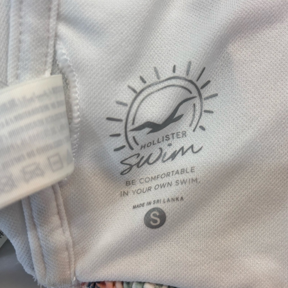 Hollister swim top - Picture 3 of 3